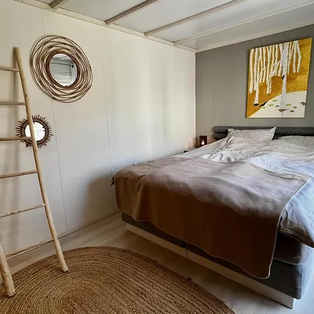 For Four Guests Near بيت للعطل