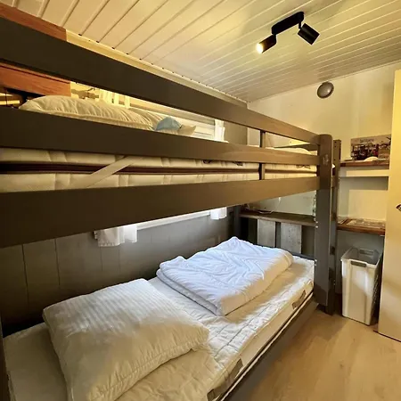 For Four Guests Near بيت للعطل *