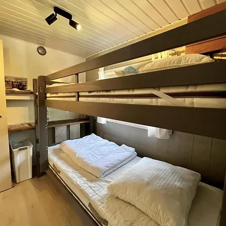 For Four Guests Near بيت للعطل